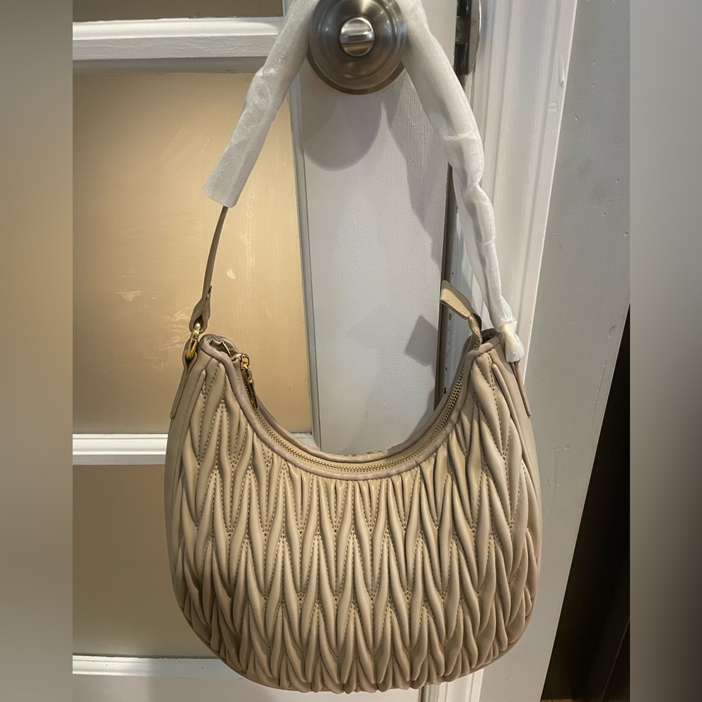 Elegant Beige Italian Leather Quilted Women's Shoulder / Crossbody Bag - NWT